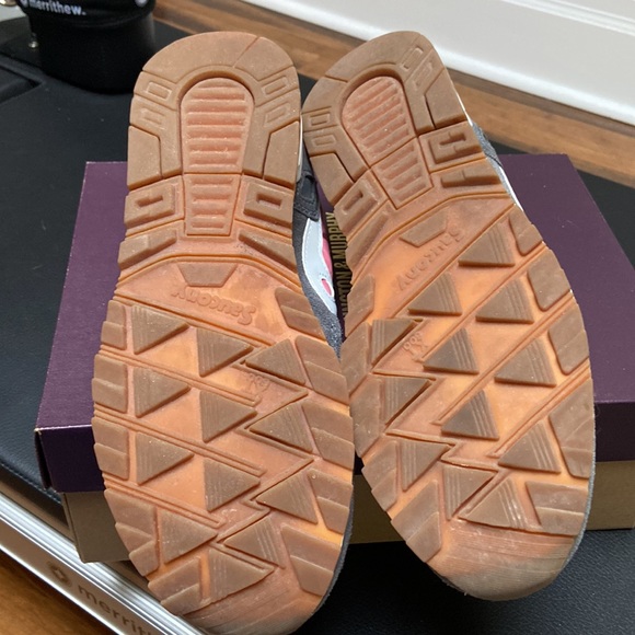 Pink and grey Saucony sneakers - Picture 4 of 6